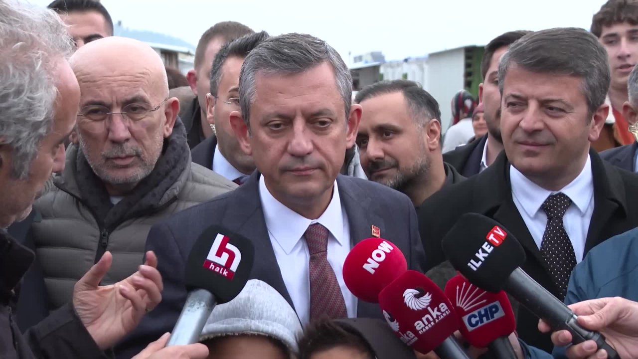 CHP Genel Başkanı Özel'den, İmamoğlu hakkındaki iddianameye tepki: "Ne yaparlarsa yapsınlar Ekrem İmamoğlu'na da CHP'ye de asla mani olamayacaklar"