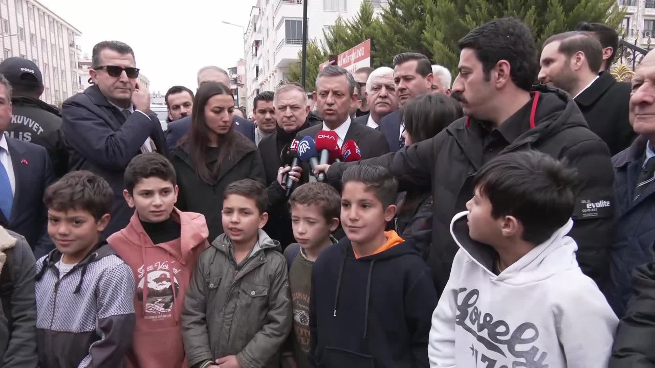 CHP Genel Başkanı Özgür Özel Hatay’da: “Erdoğan, Filistin’in Gazze’den söküp atılmasına sessiz kalıyor”