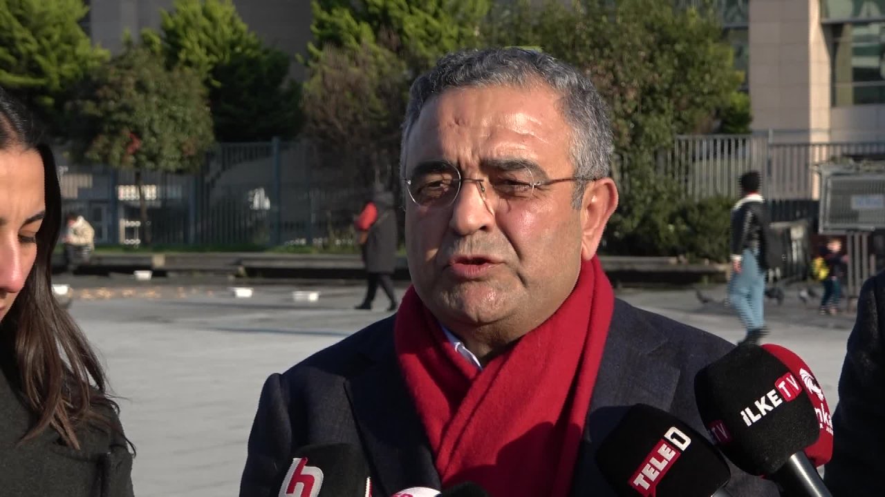 CHP'li belediyelerden gözaltına alınan 10 kişi tutuklama istemiyle mahkemeye sevk edildi... Sezgin Tanrıkulu: "Bu işlemlerin tümü anayasal düzene karşı suçtur"