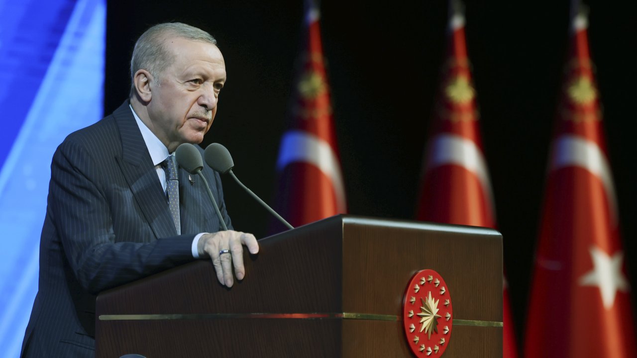 Cumhurbaşkanı Erdoğan, kaligrafi sanatçısı Etem Çalışkan için taziye mesajı paylaştı