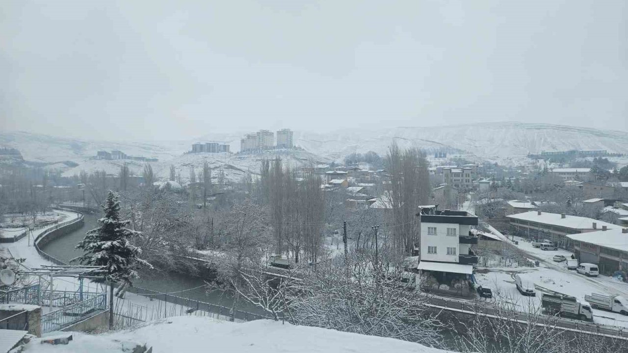 Darende’de kar yağışı sonrası kartpostallık görüntüler oluştu