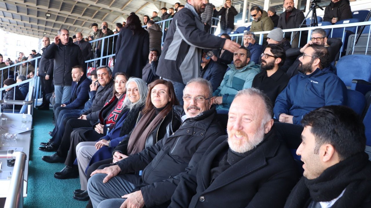 DEM Parti ve DBP Eş Genel Başkanlarından Vanspor'a destek