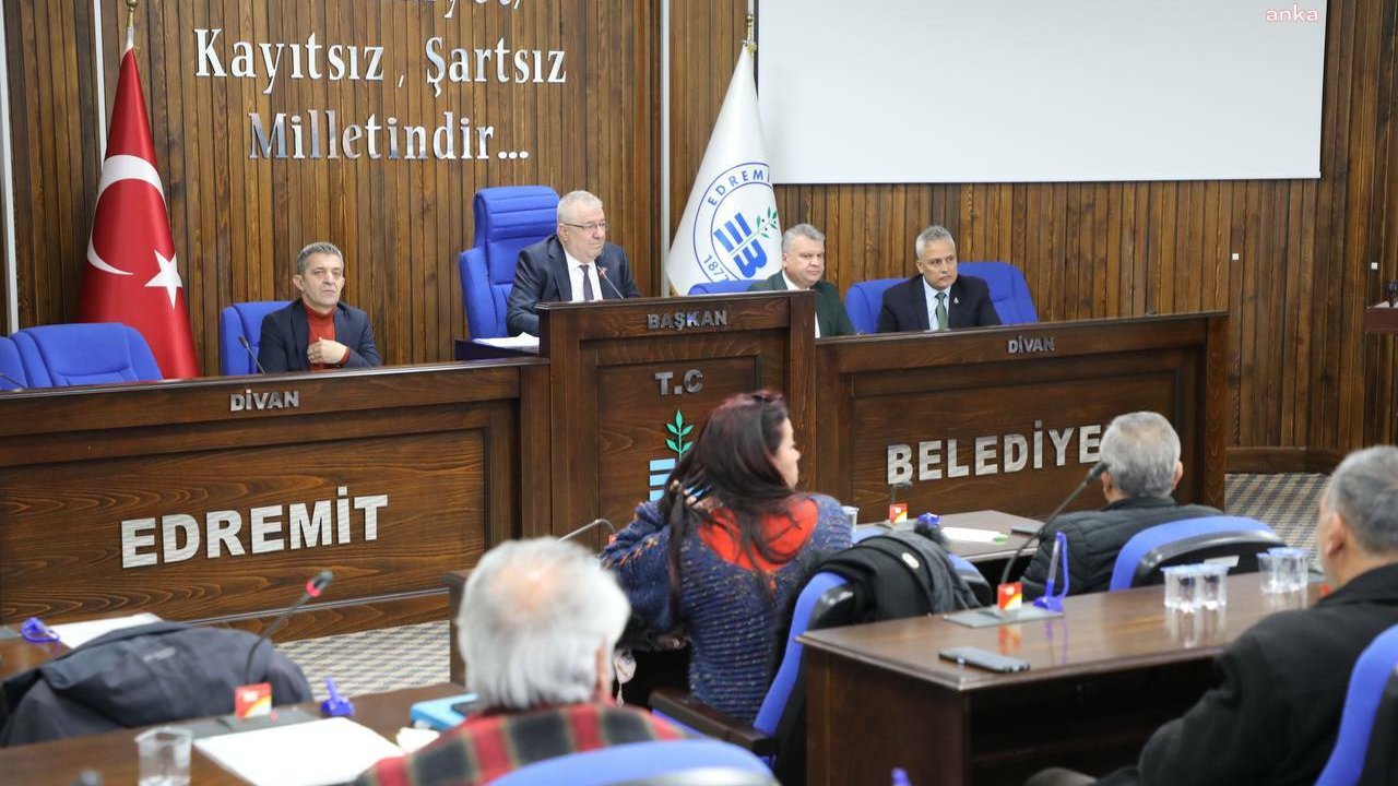 Edremit Belediye Başkanı Ertaş: "Muhtarlarımızın ve meslek odalarımızın görüşlerini alarak ortak akılla hareket ediyoruz"