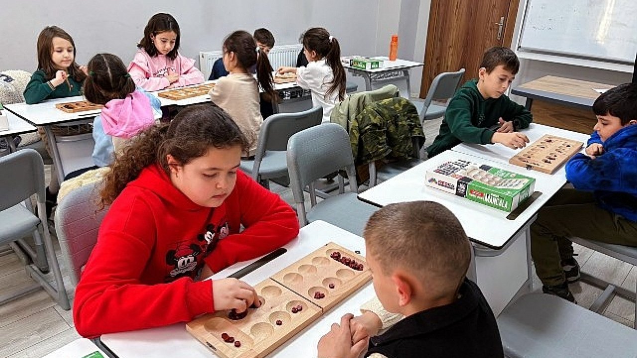 Edremit Belediyesi'nden Çocuklara Zeka Oyunları Atölyesi