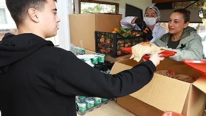 Efes Selçuk'ta öğrencilere Gıda Dayanışması ve Öğrenci Otobüsü desteği