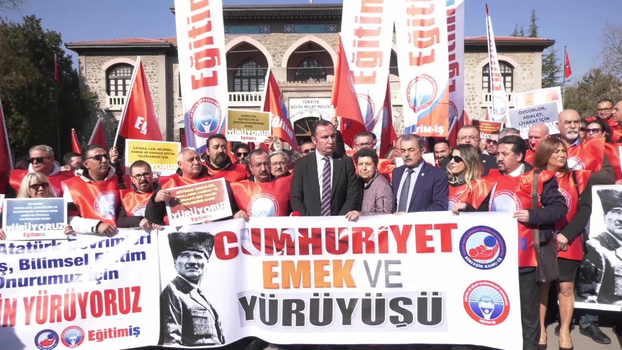 Eğitim-İş'ten "Cumhuriyet ve Emek Yürüyüşü"... Kadem Özbay: “Milli Eğitim Bakanlığı, papalık makamı gibi davranarak insanların inançları adına karar alıyor”