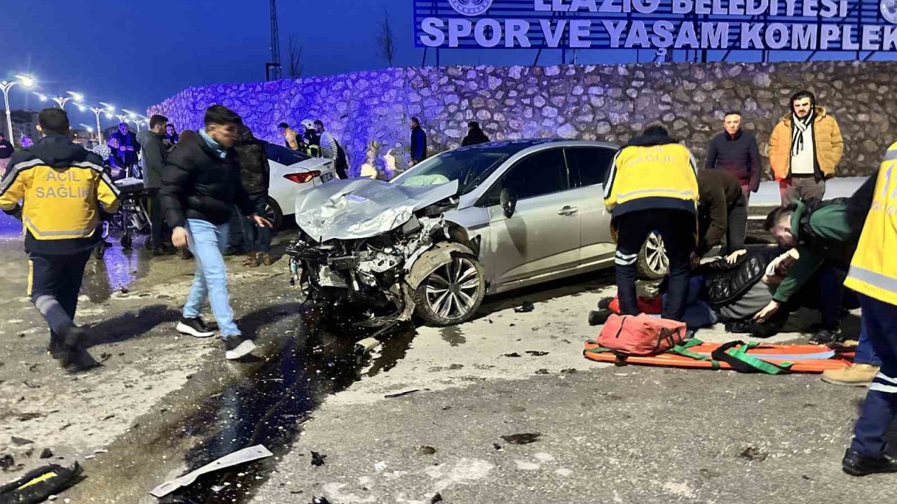 Elazığ’da iki otomobil çarpıştı: 2’si ağır 3 yaralı