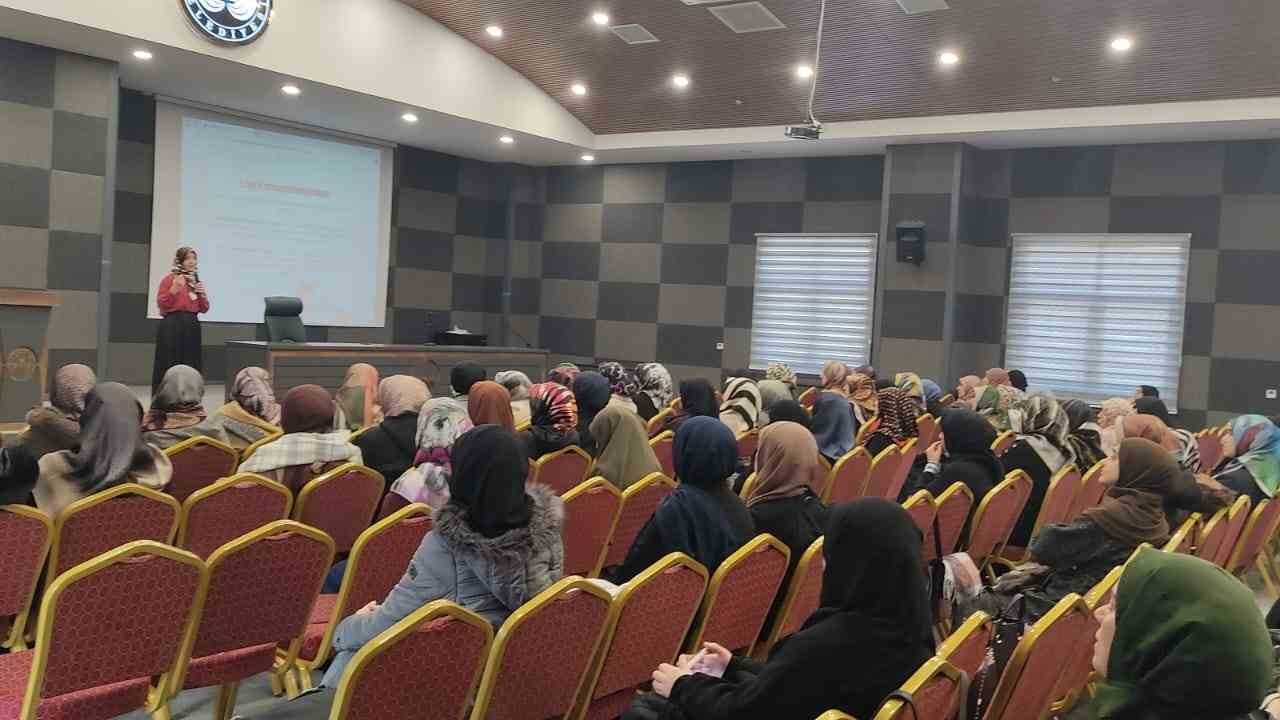 Elazığ’da Kur’an kursu öğreticilerine seminer