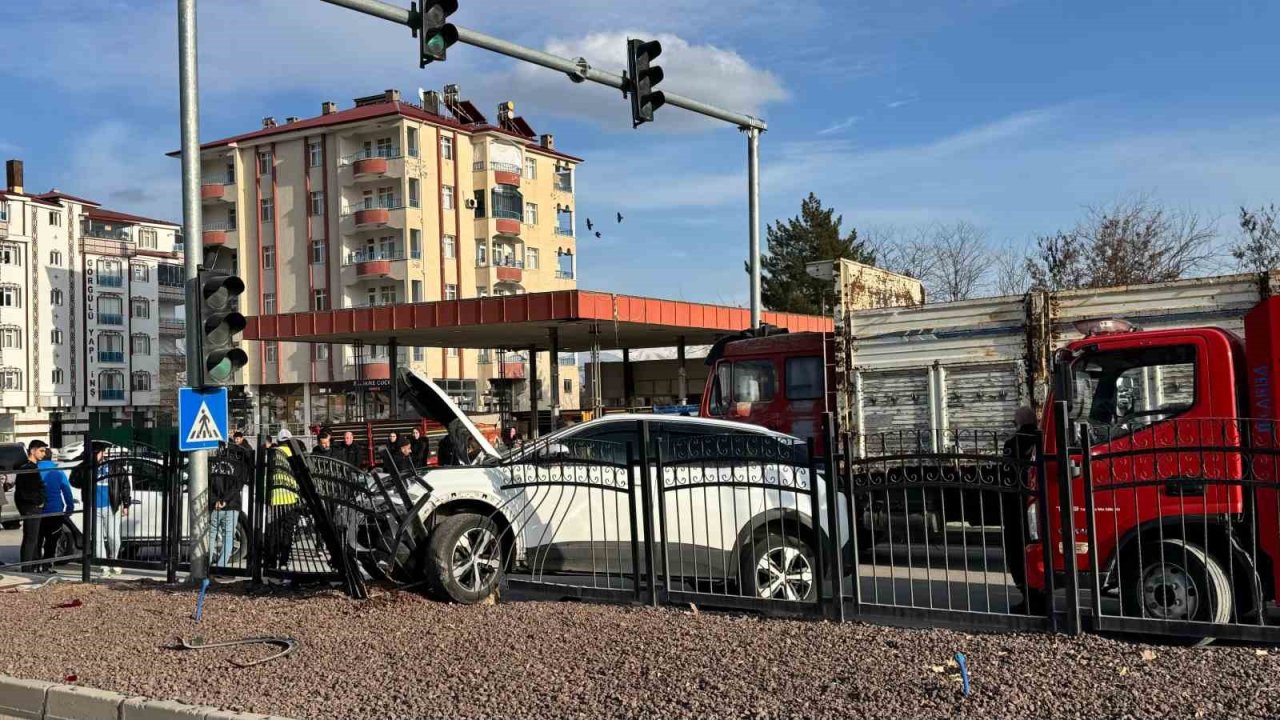 Elazığ’da trafik kazası: 3 yaralı