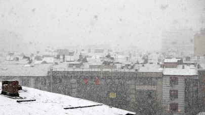 Elazığ’da yoğun kar yağışı başladı