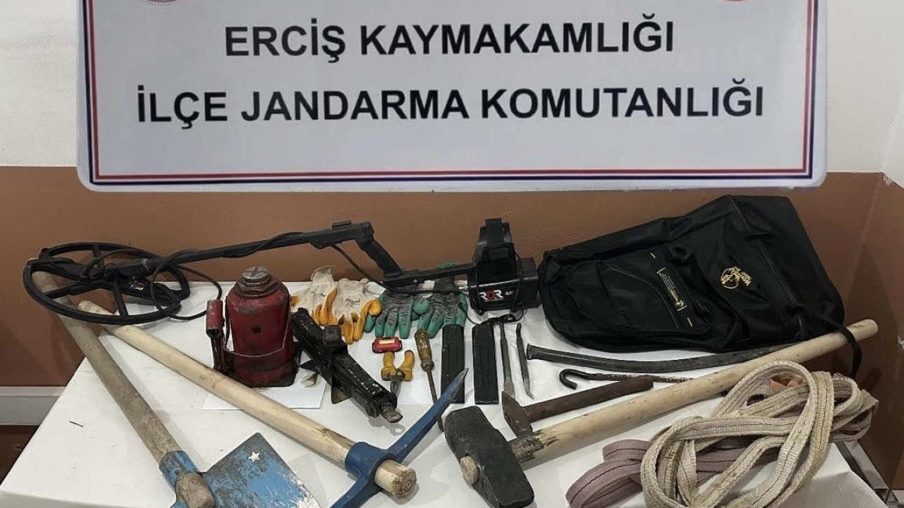 Erciş’te kaçak kazı yapan 4 kişi suçüstü yakalandı