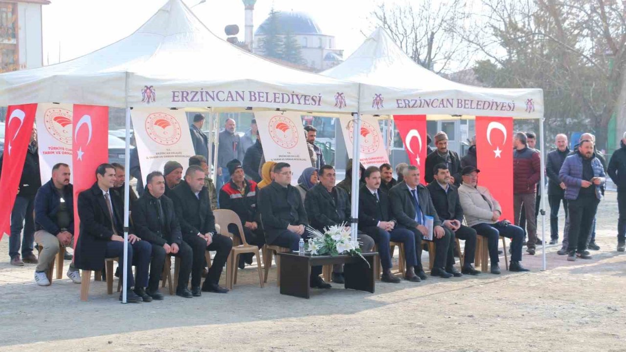 Erzincan’da 66 yetiştiriciye hayvan çadırı teslim edildi