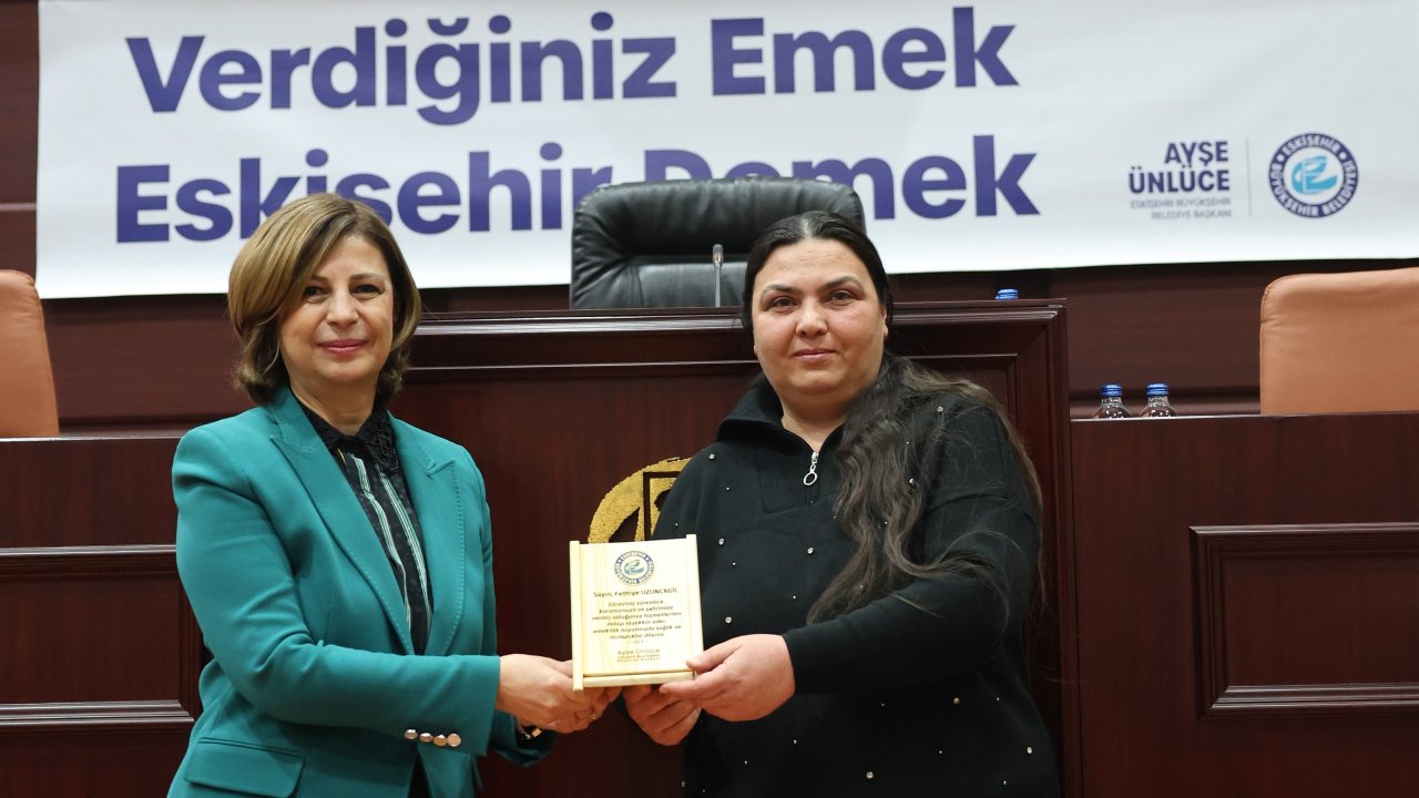 Eskişehir Büyükşehir Belediye Başkanı Ünlüce, emekli olan personel ile buluştu: “Verdiğiniz emek Eskişehir demek”