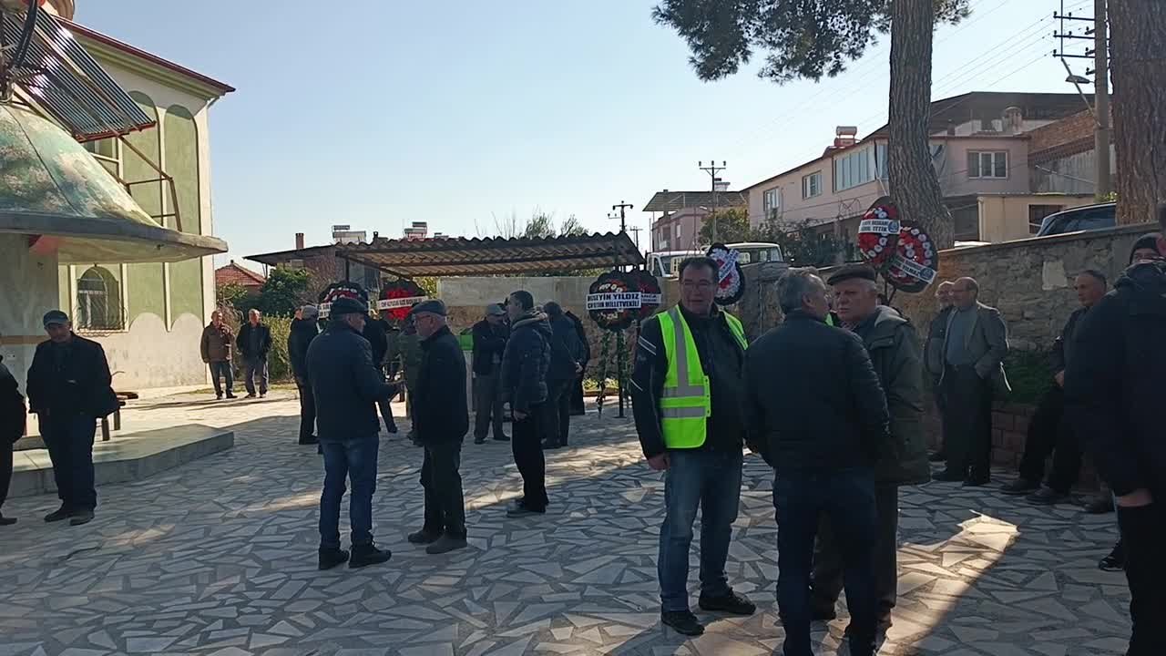 Festival sırasında rahatsızlanarak hayatını kaybeden CHP Kuyucak İlçe Yönetim Kurulu Üyesi Ömer Gerçeker toprağa verildi