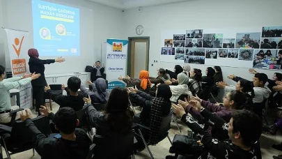 Gençlere Artı 1 Yazan Seminer; 'İletişim Çağında Hayat Dersleri'