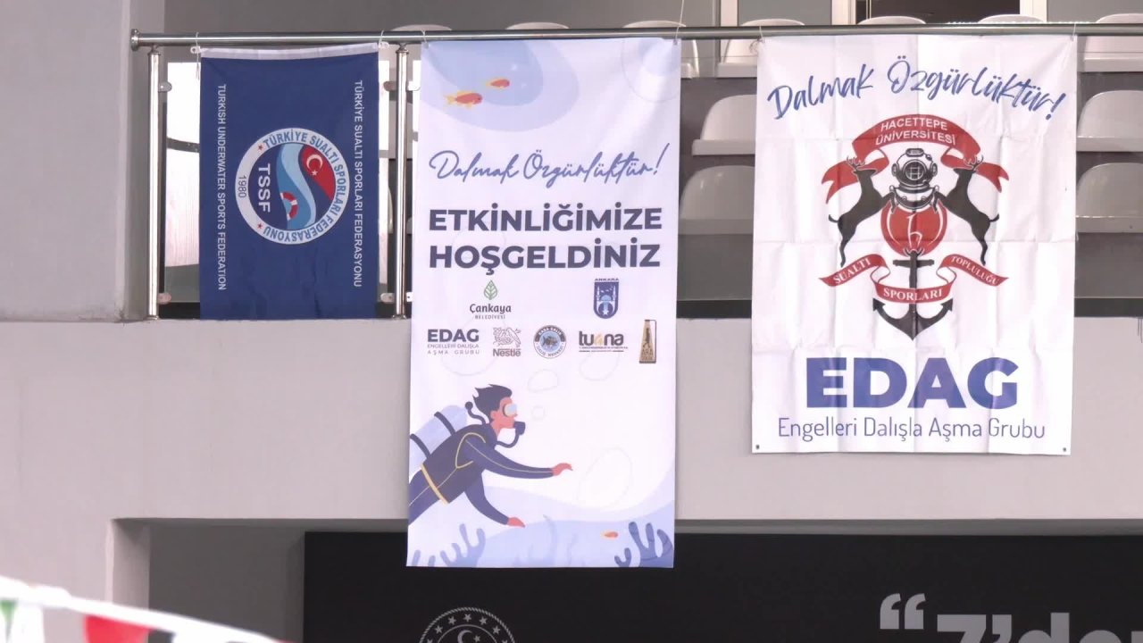 Gönüllü yüzme hocaları Dalmak Özgürlüktür Projesi ile engelli çocuklara dalış eğitimi verdi 