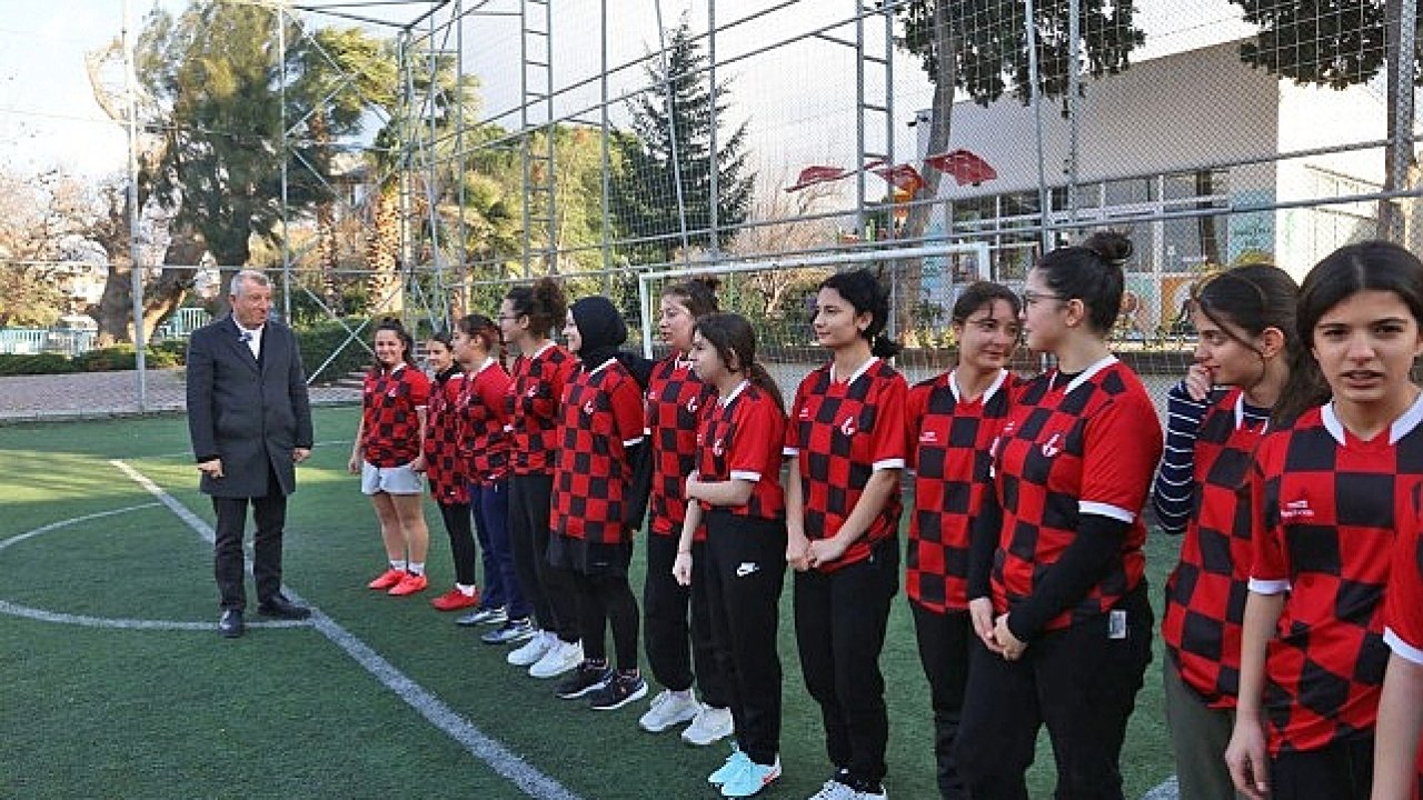 Güzelbahçe Belediyesi Kız Futbol Takımı'ndan iddialı başlangıç