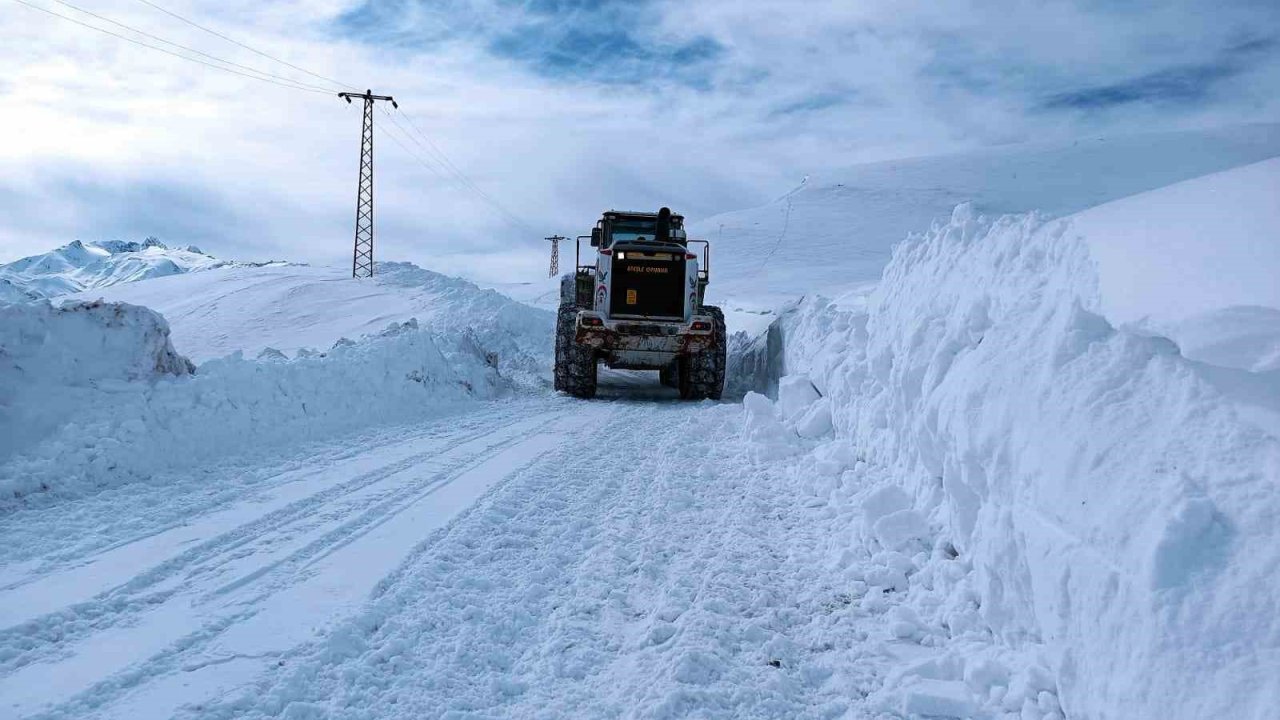 Hakkari’de 2 yerleşim yerine çığ uyarısı