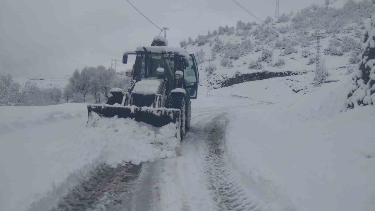 Hakkari’de 34 yerleşim yerinin yolu ulaşıma kapandı