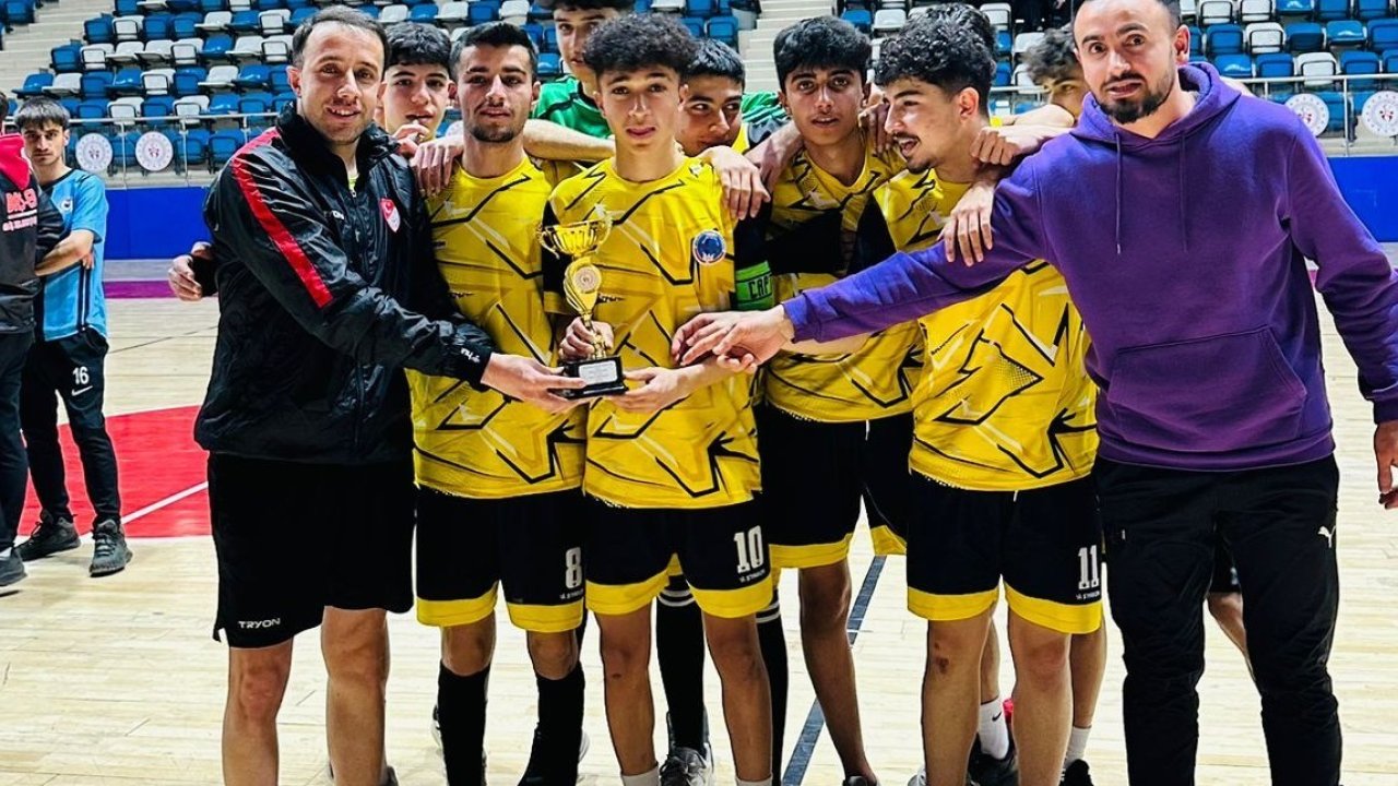 Hakkari’de futsal müsabakaları sona erdi