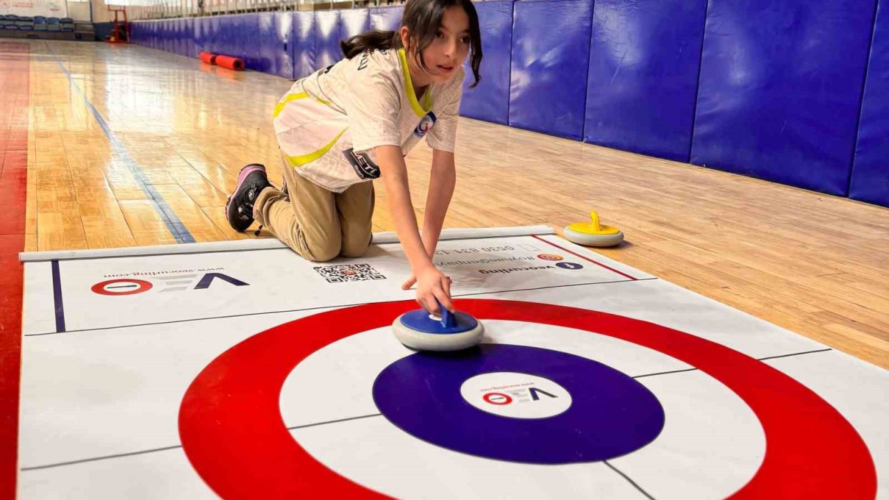 Hakkari’de ilk defa "Floor Curling" müsabakaları yapıldı