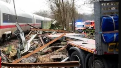 Hamburg’da hızlı tren (ICE) ile tır çarpıştı: 1 ölü, 25 yaralı