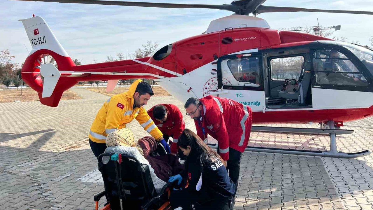 Hamile kadın ambulans helikopter ile Van’a getirildi