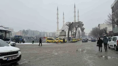 Iğdır’a beklenen kar yağışı başladı