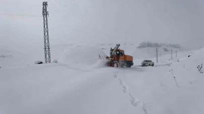 Iğdır’da kar ve tipi nedeniyle kapanan köy yolları ulaşıma açıldı