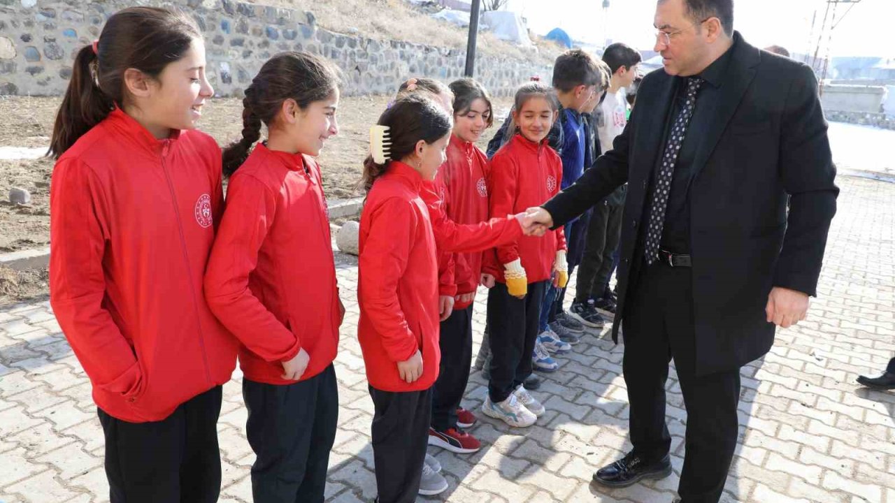 İl Müdürü Ahmet Çelebi, başarılı sporcuları tebrik etti