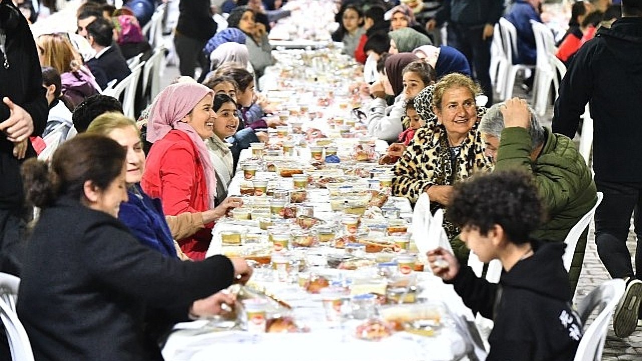 İşte İzmir'in iftar programı  Büyükşehir Ramazan bereketini kente yayacak