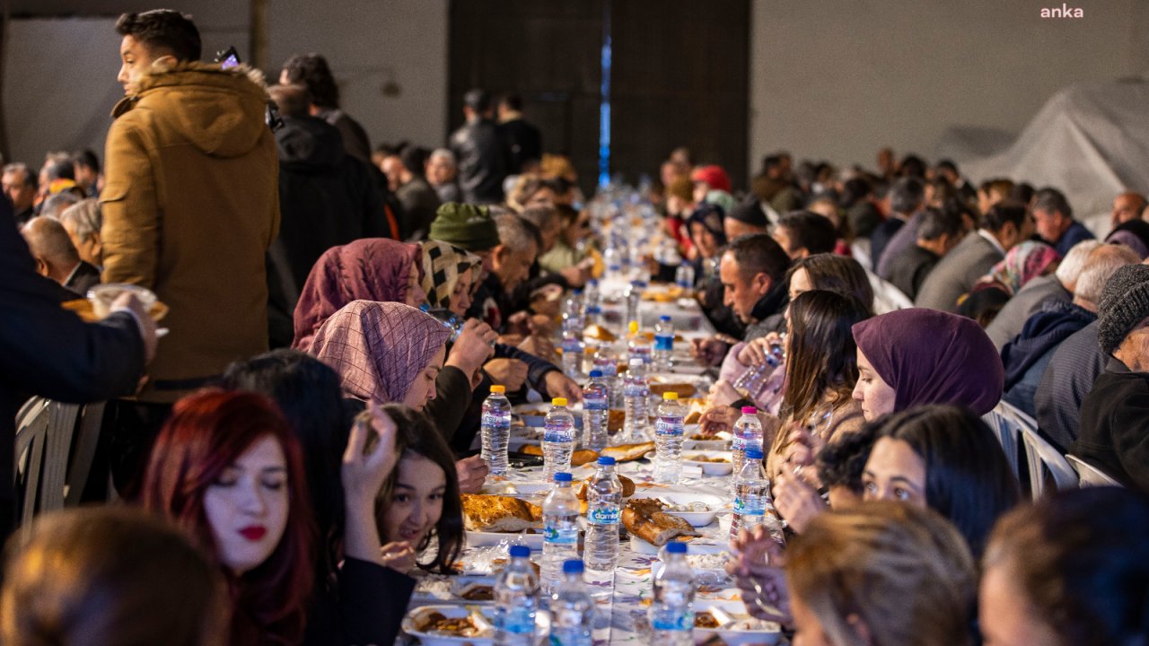 İzmir Büyükşehir Belediyesi'nden 30 ilçede iftar sofrası