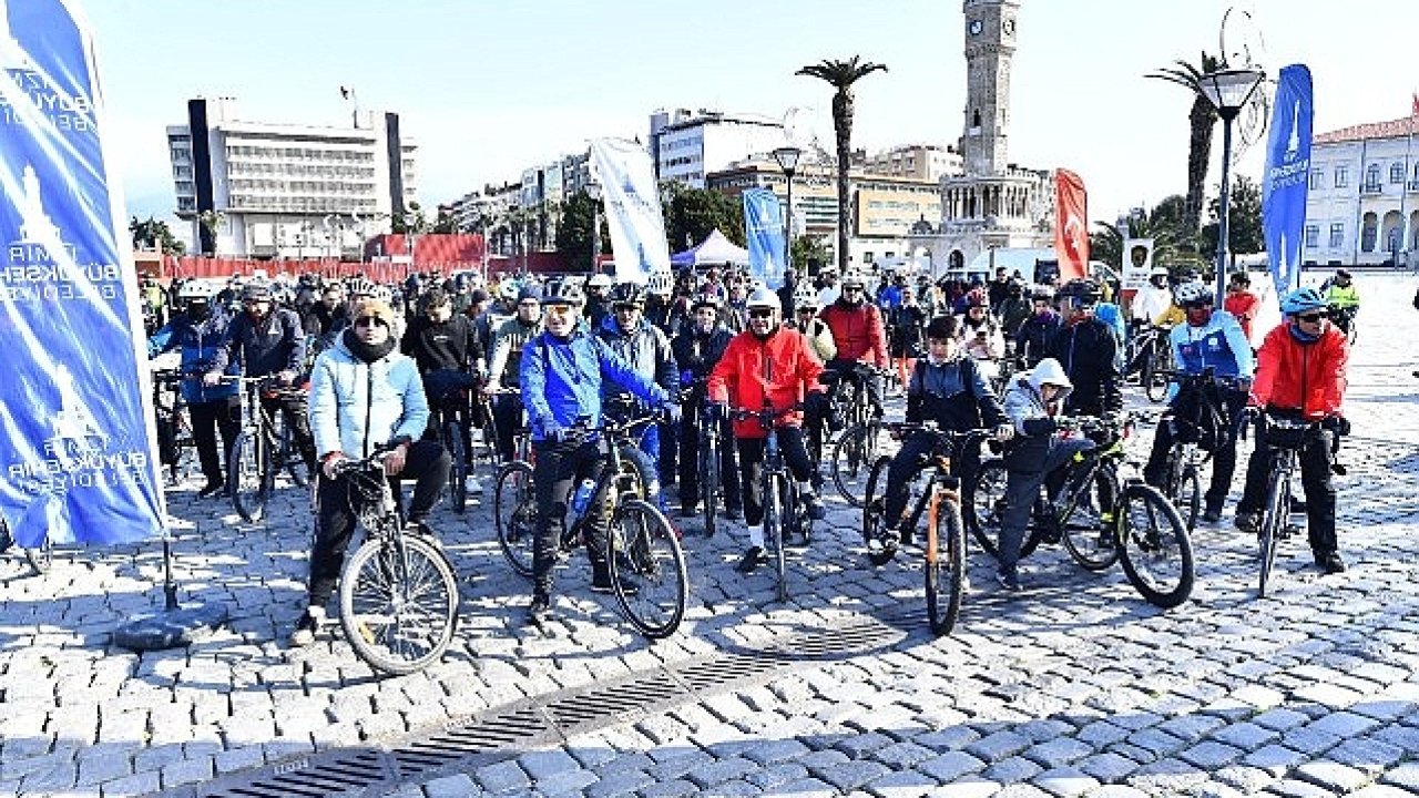 İzmir hafta sonunun tadını Bisikletli Pazar'la çıkarıyor