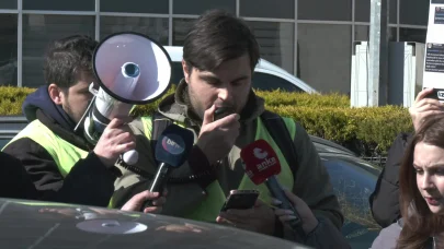 İzmir Yaşam Hakkı Savunucuları'ndan 'şiddet' protestosu: "Adalet mekanizmalarının derhal harekete geçmesini talep ediyoruz"