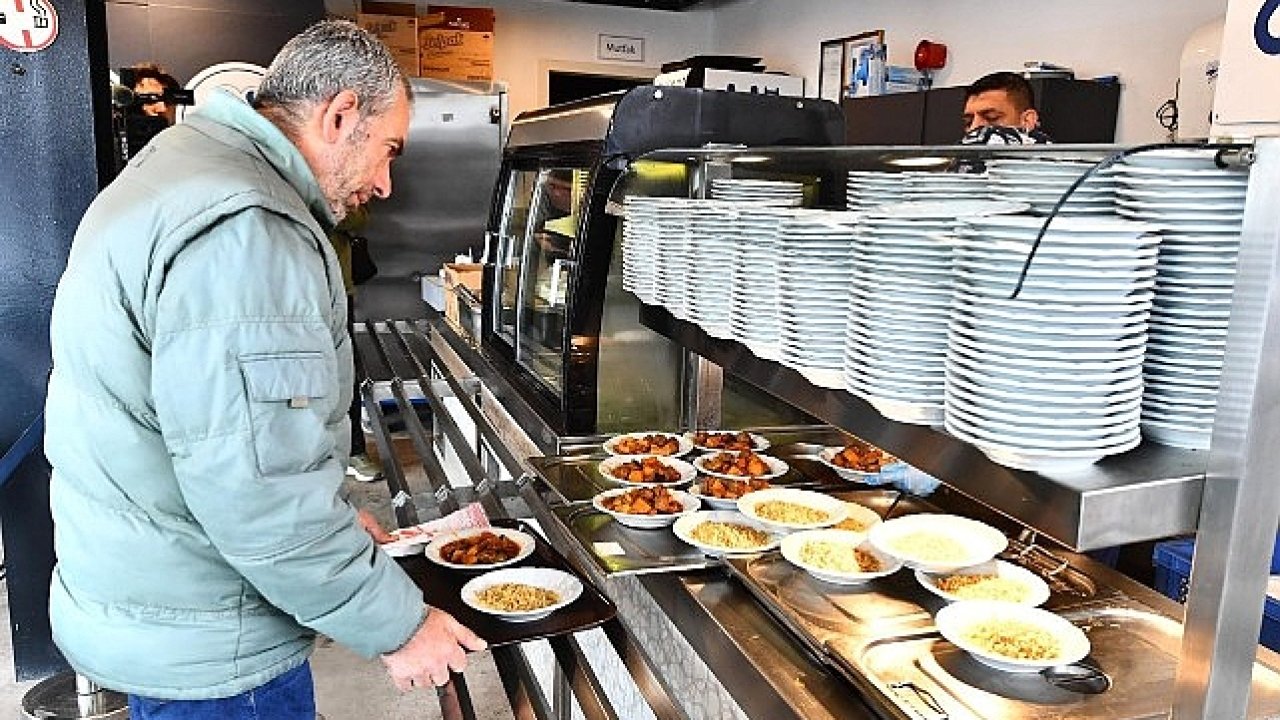 İzmir’de Kent Lokantaları’nda iftar menüsü de 50 lira