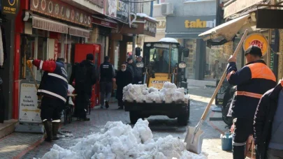 Karadeniz Ereğli’de kar yağışının ardından temizlik çalışmaları başladı