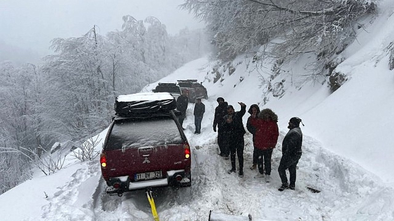 Karda mahsur kalanları Büyükşehir kurtardı