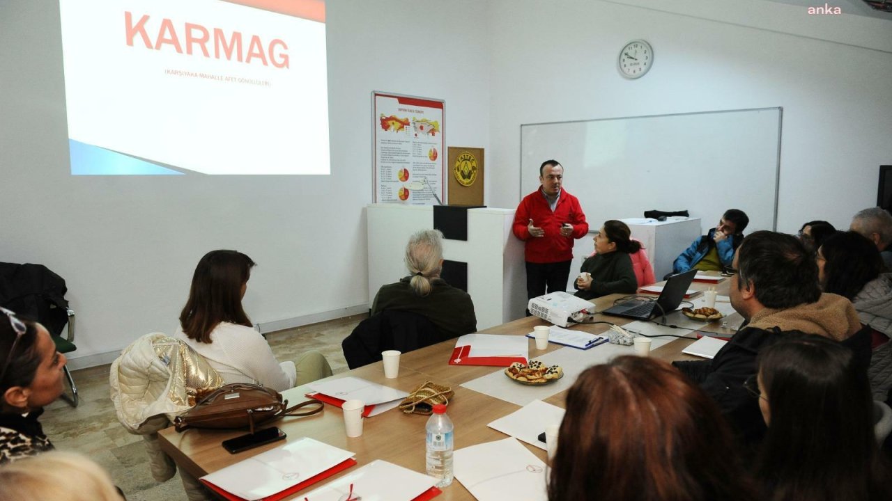 Karşıyaka'nın 'Mahalle Afet Gönüllüleri' eğitime başladı