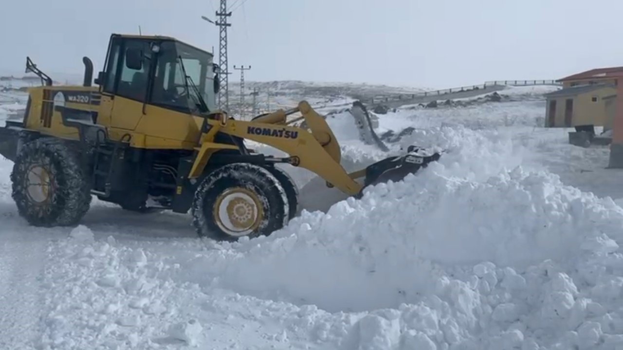 Kars’ta kapalı köy yolu kalmadı