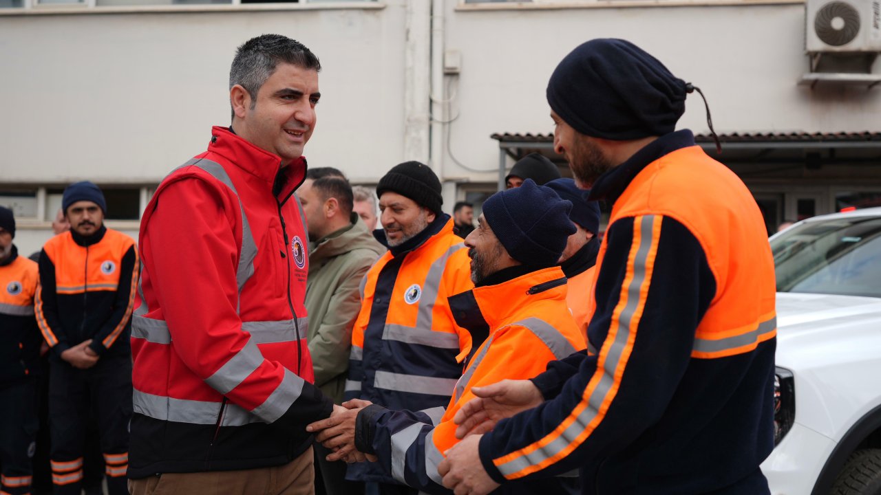 Kartal Belediyesi kar nöbetinde... 347 personel ve 74 araç, görev başında