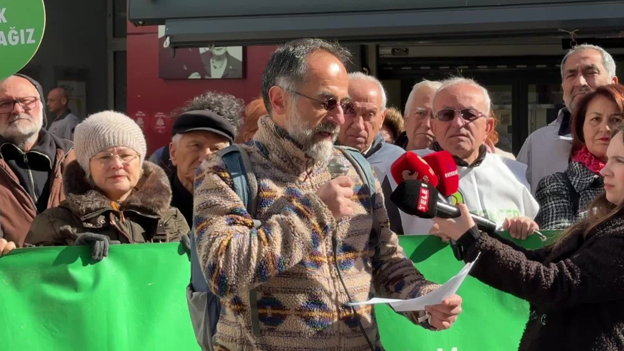 Kazdağları’ndaki ağaç kıyımına İzmir’de tepki: Bütün köylülerin tepesinde devasa bir atık barajı inşa etmek istiyorlar ve bu asist gölüne dönüşecek