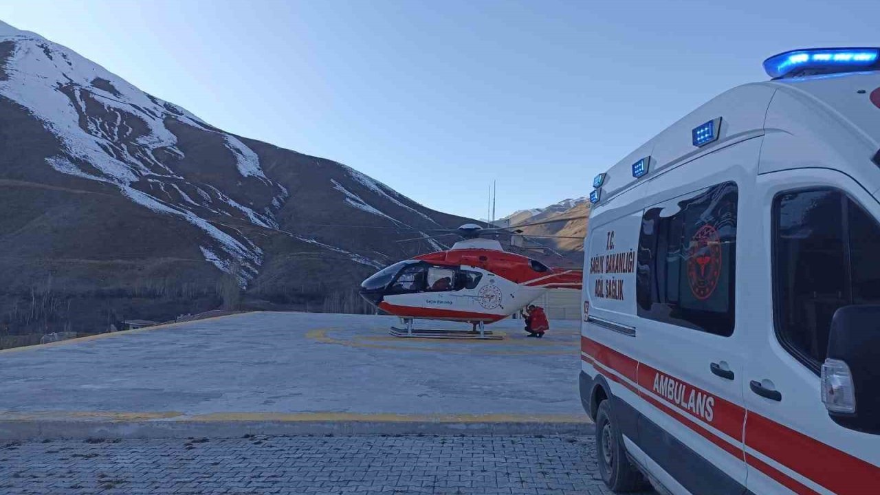 KOAH hastası ambulans helikopterle Van’a sevk edildi