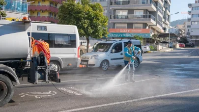 Kuşadası Belediyesi'nin başlattığı temizlik seferberliği devam ediyor 