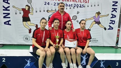 Liseler Badminton Türkiye Şampiyonasından kupalarla döndüler