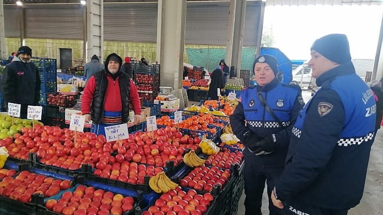 Lüleburgaz Belediyesi Zabıta Müdürlüğü ekiplerinin Kapalı Pazar Yeri ve Semt Merkezi'ndeki etiket denetimleri sürüyor