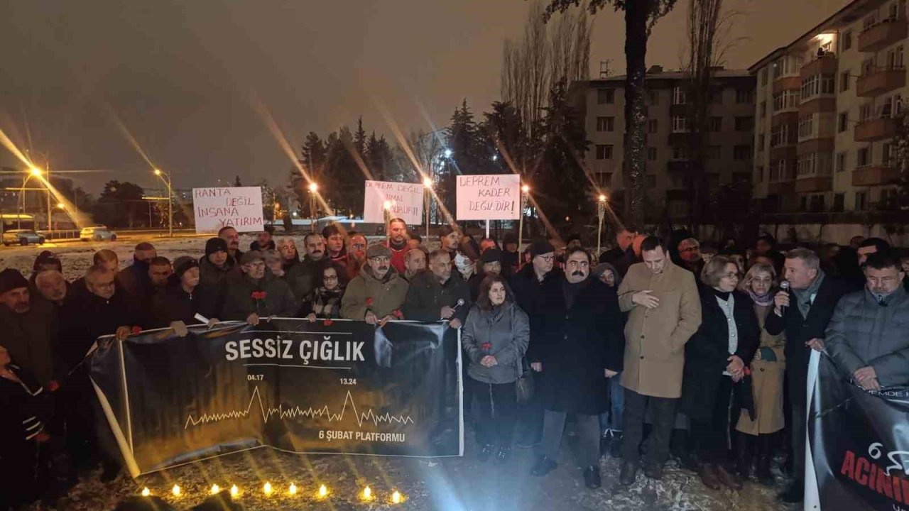 Malatya’da depremde hayatını kaybedenler 04.17’de unutulmadı