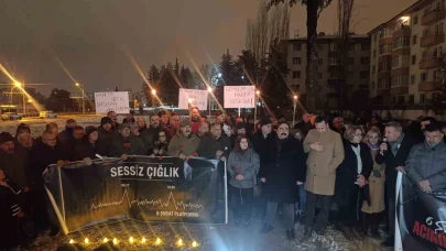 Malatya’da depremde hayatını kaybedenler 04.17’de unutulmadı