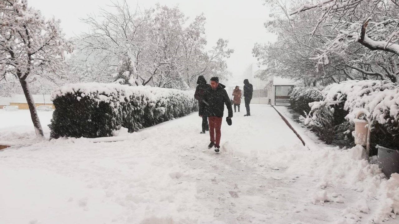 Malatya’nın yüksek kesimlerde kar kalınlığı yarım metreye ulaştı