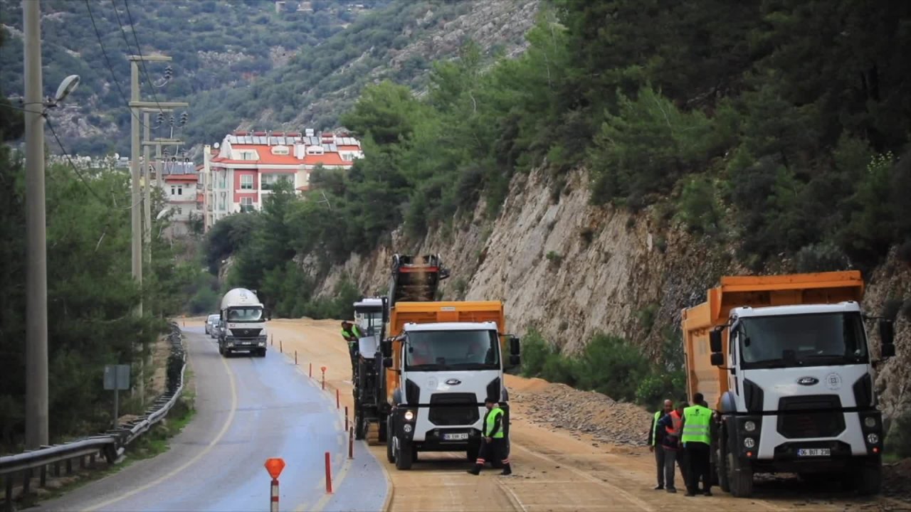 Muğla Büyükşehir Belediye Başkanı Aras’tan Fethiye Ölüdeniz yolunda inceleme