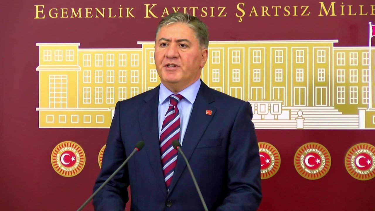 Murat Emir: "Deprem fonunun üstüne yattınız, bir deprem daha olursa yine IBAN mı yollayacaksınız?"